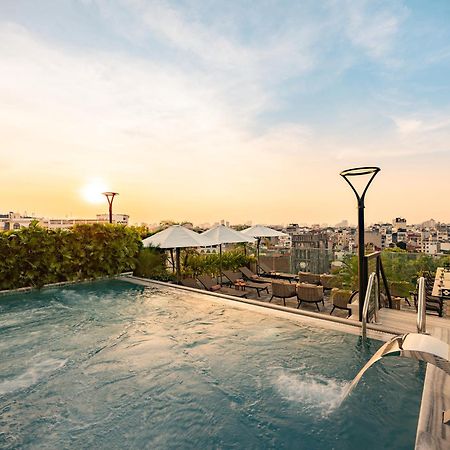 Grand Hotel Du Lac Ханой Екстер'єр фото Rooftop pool at the hotel