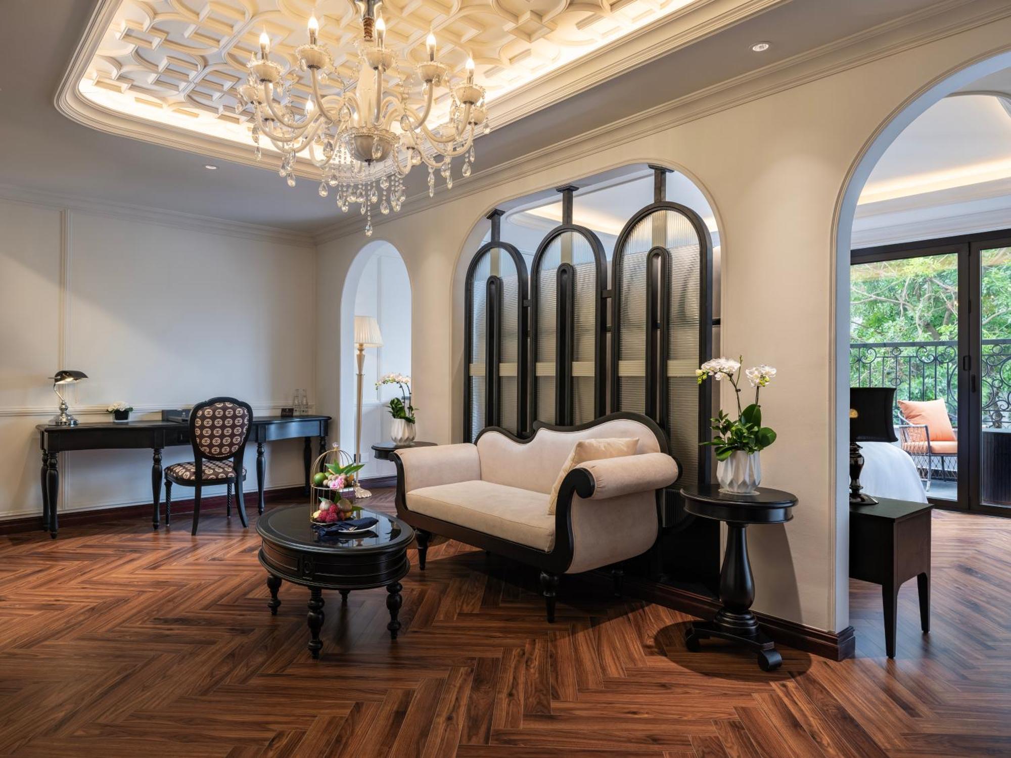 Grand Hotel Du Lac Ханой Екстер'єр фото The living room of a suite at the Mandarin Oriental, Bangkok