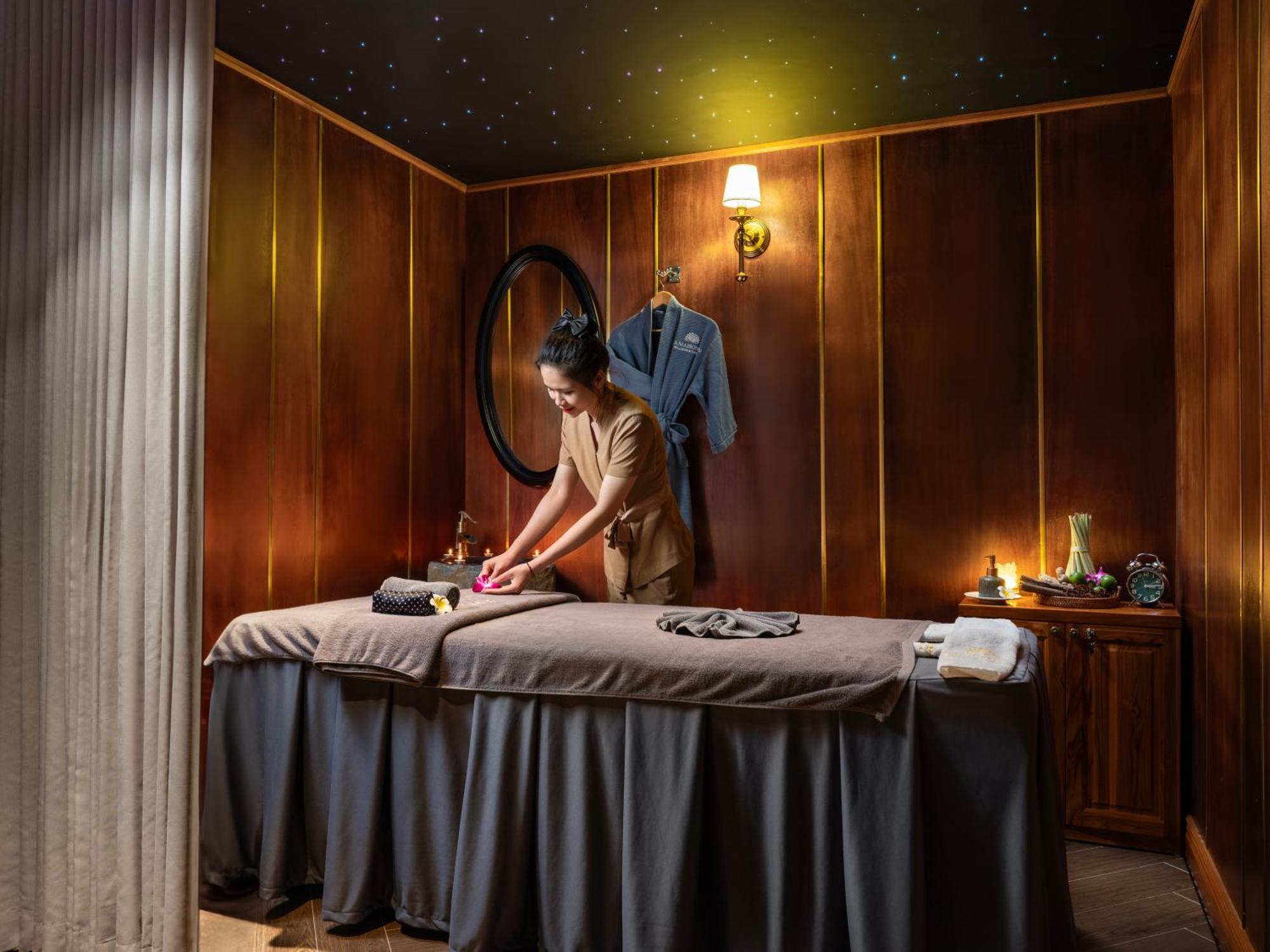 Grand Hotel Du Lac Ханой Екстер'єр фото Thai massage