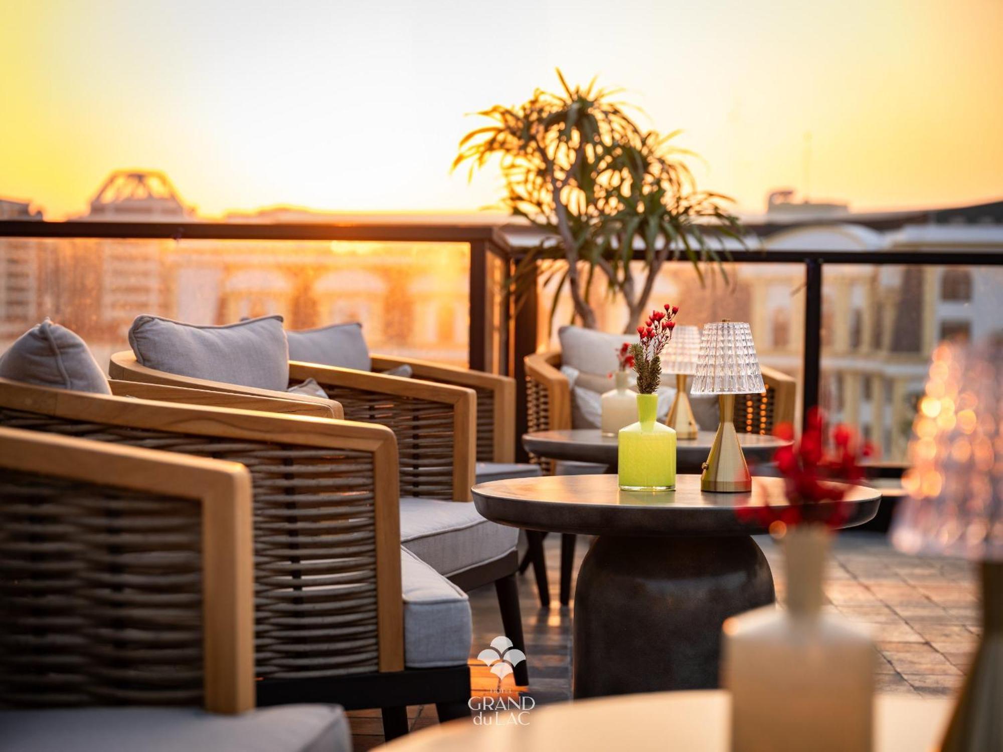 Grand Hotel Du Lac Ханой Екстер'єр фото The Terrace at the Hotel
